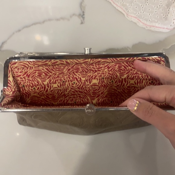 Tan HoBo embossed wallet - Picture 8 of 9